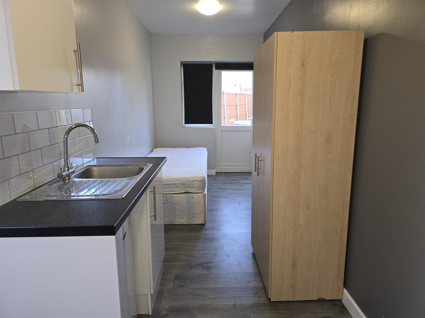 Flat Elgar Gardens in Tilbury