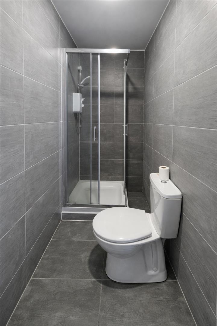 Flat Elgar Gardens in Tilbury