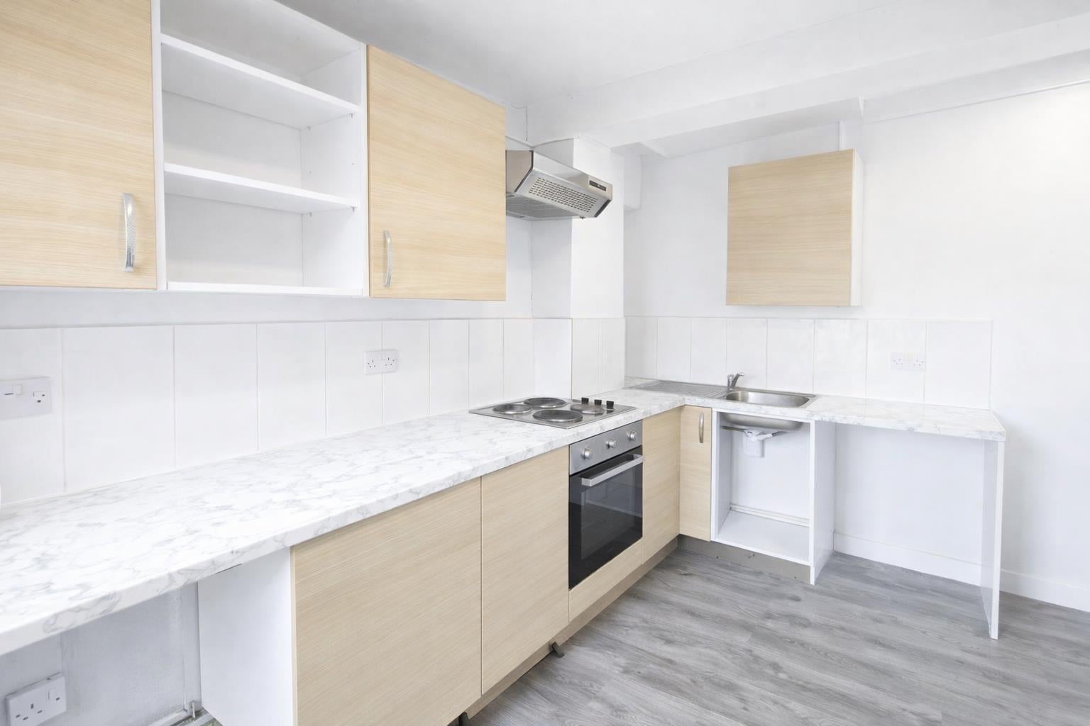 Flat Elgar Gardens in Tilbury