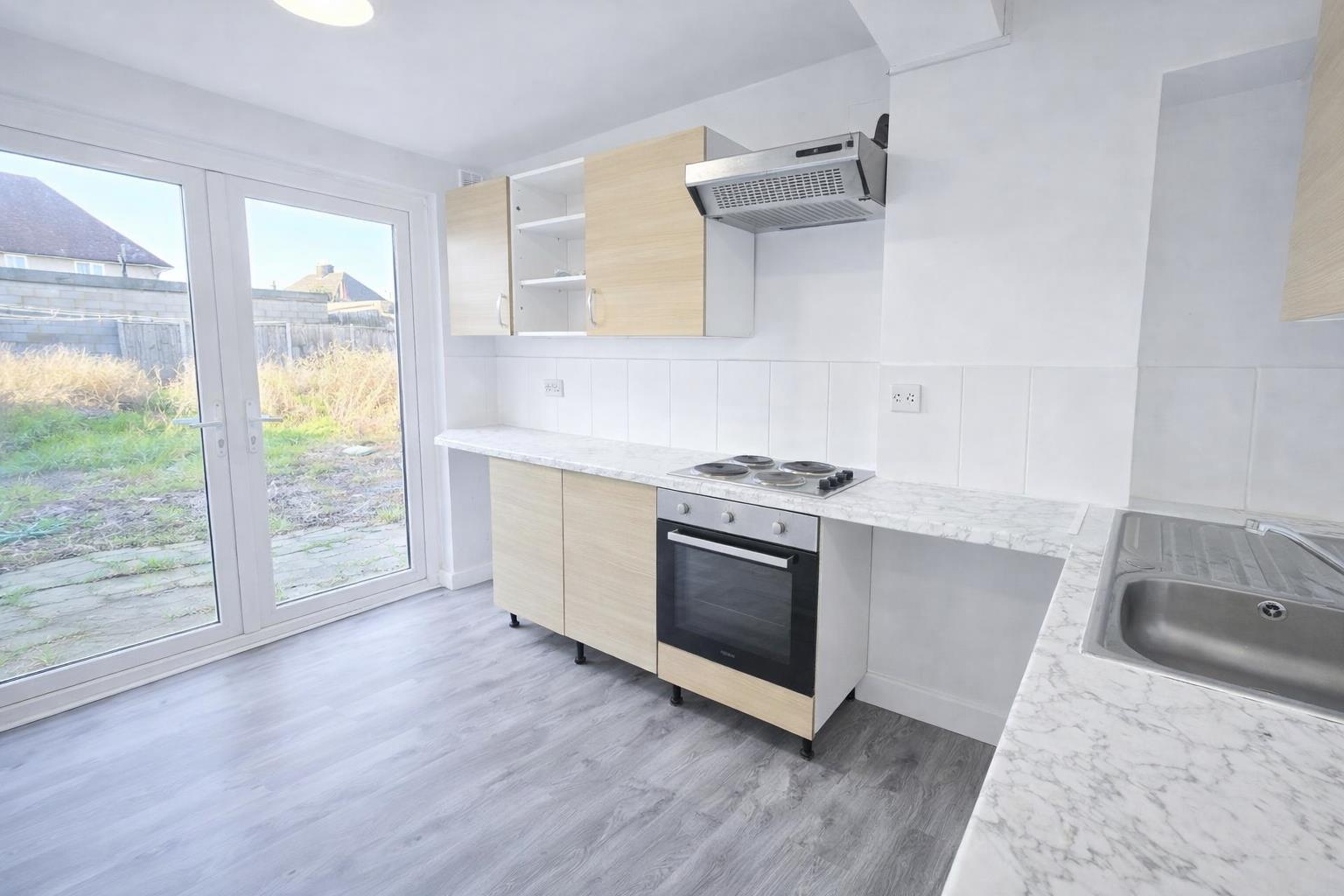 Flat Elgar Gardens in Tilbury