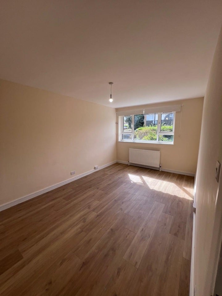 House Kennedy Avenue in Greater London