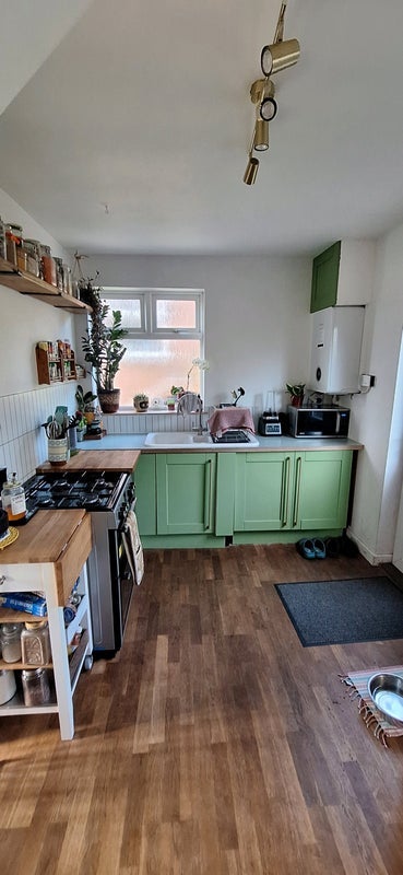 Room Serlby Rise in Nottingham