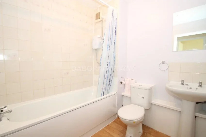 Flat St Peters Close in Greater London