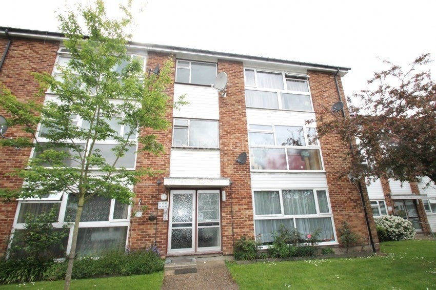 Flat St Peters Close in Greater London