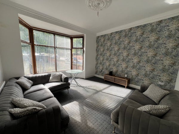 Flat Gipton Avenue in Leeds