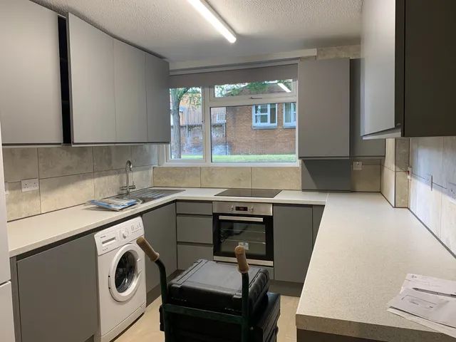 Flat Mackenzie Road in Greater London