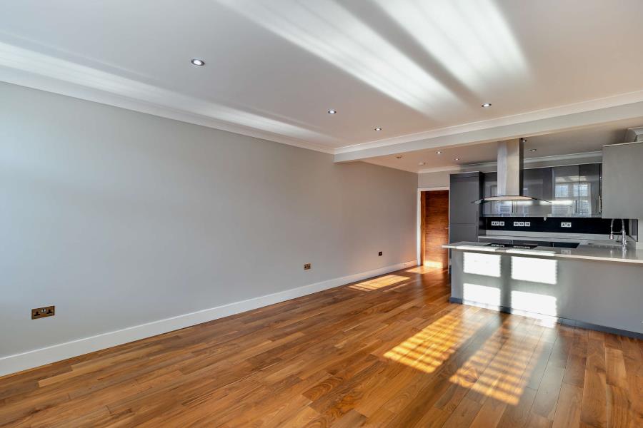 Flat Oaklands Gate in Greater London
