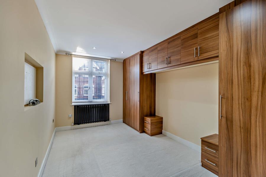 Flat Oaklands Gate in Greater London