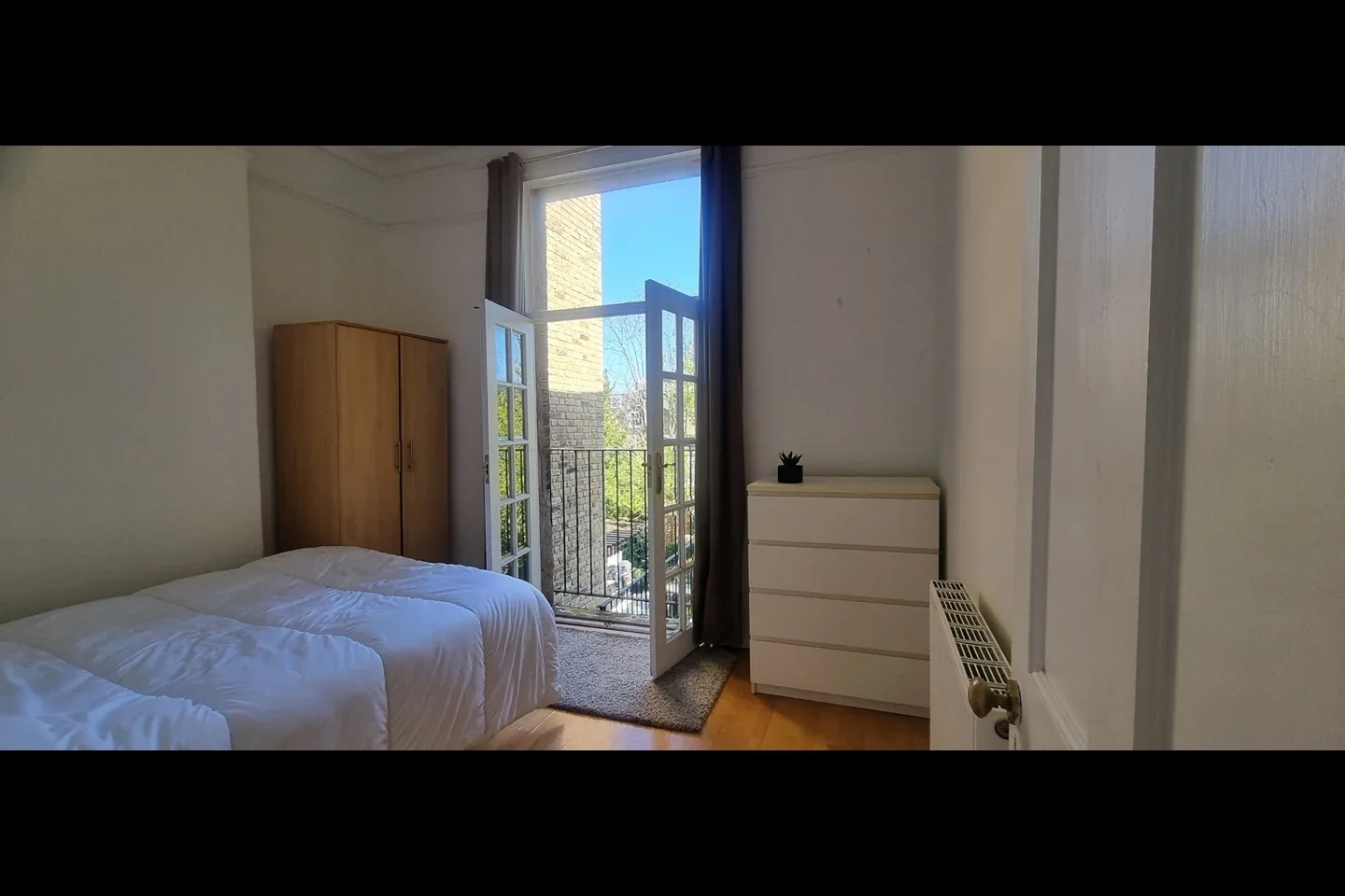Flat Geraldine Road in Greater London