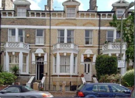 Flat Geraldine Road in Greater London
