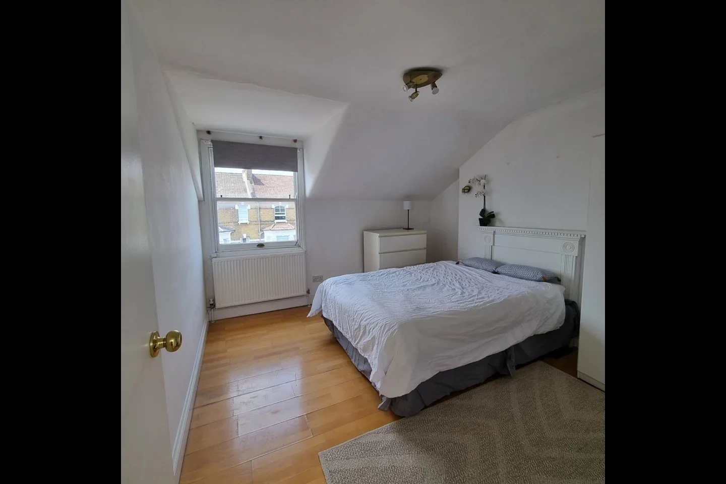 Flat Geraldine Road in Greater London