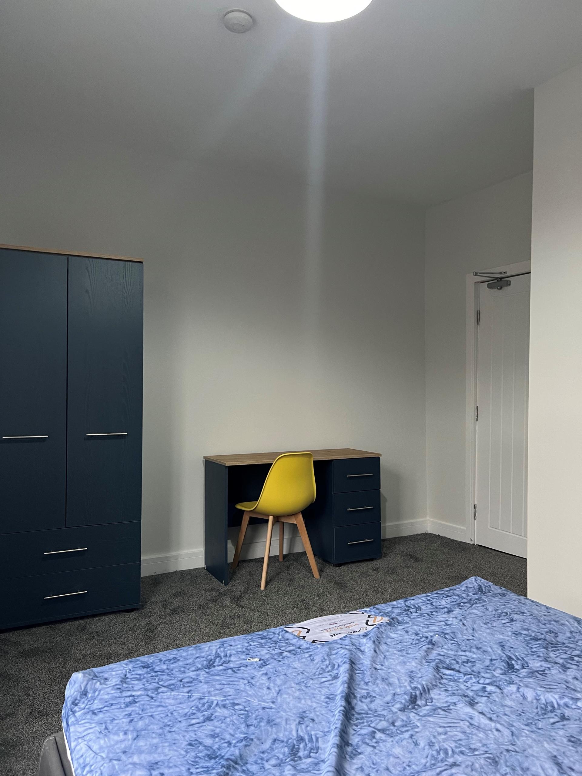 Room Mansell Road in Liverpool