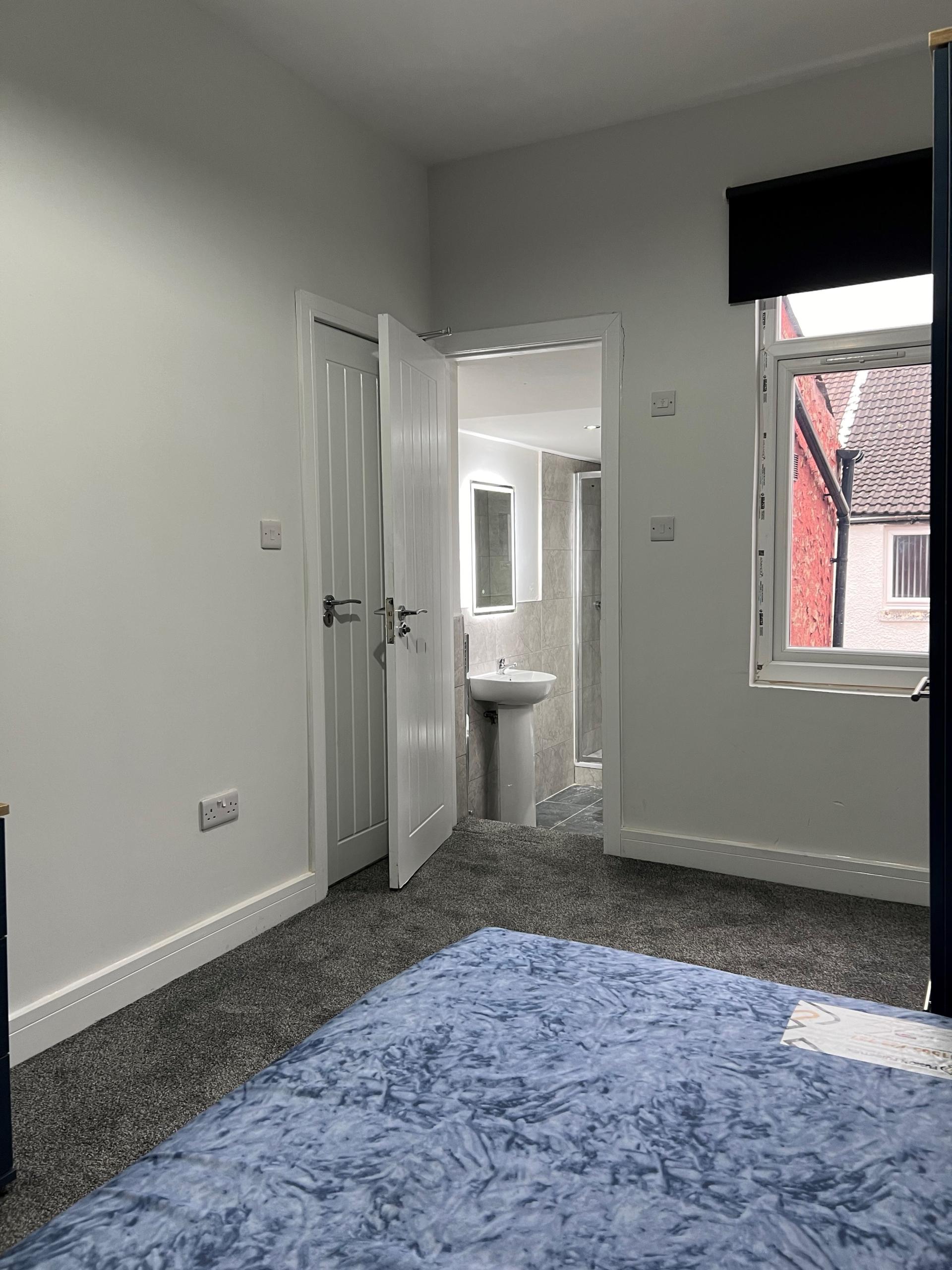 Room Mansell Road in Liverpool