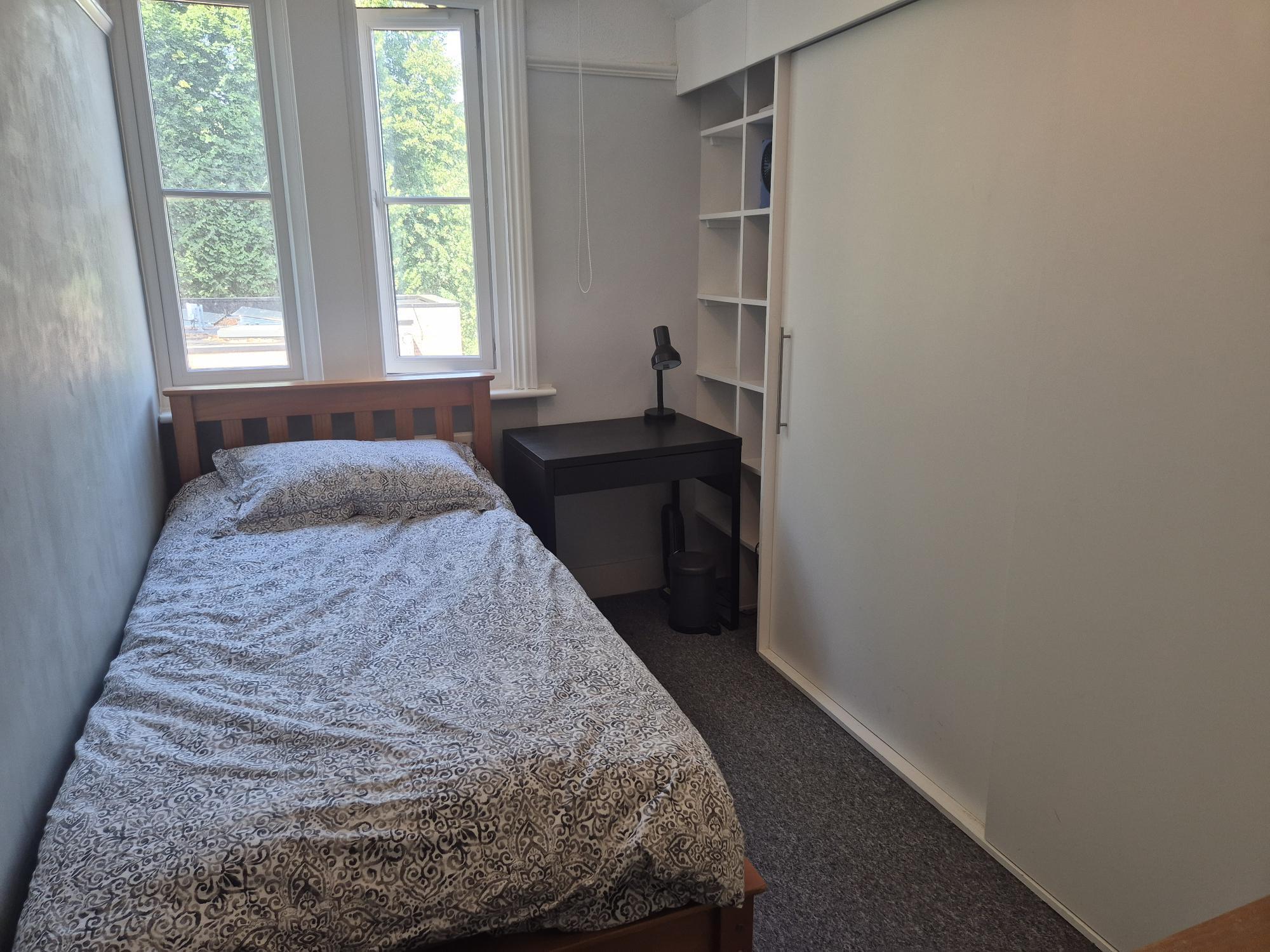Flat Oaklands Gardens in Greater London