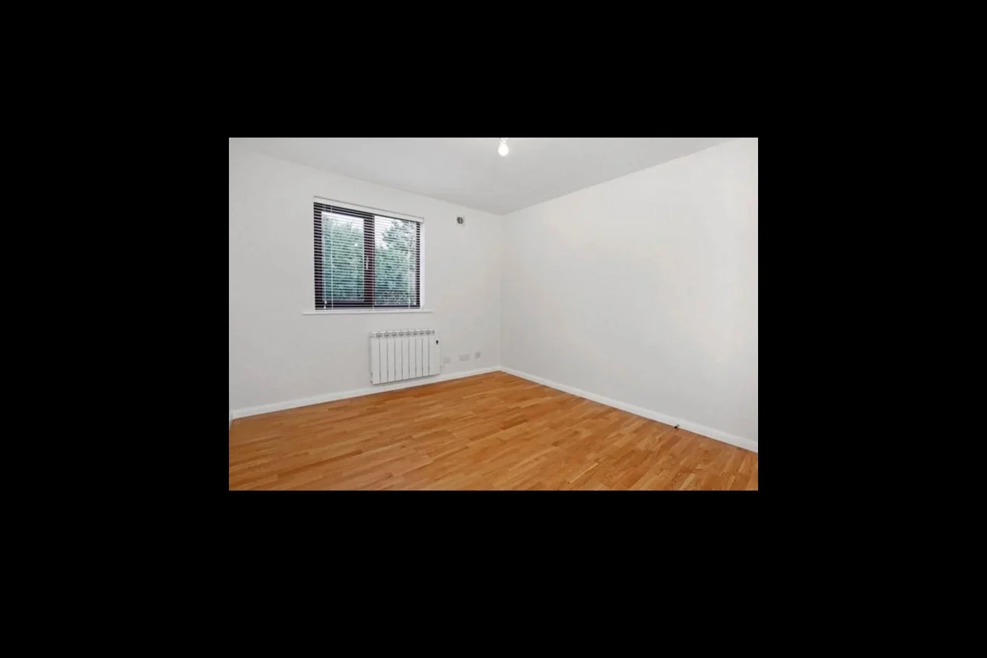 Flat Myers Lane in Greater London