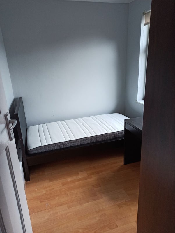 Room Berkeley Road in Greater London