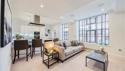 Flat Crabtree Lane in Greater London