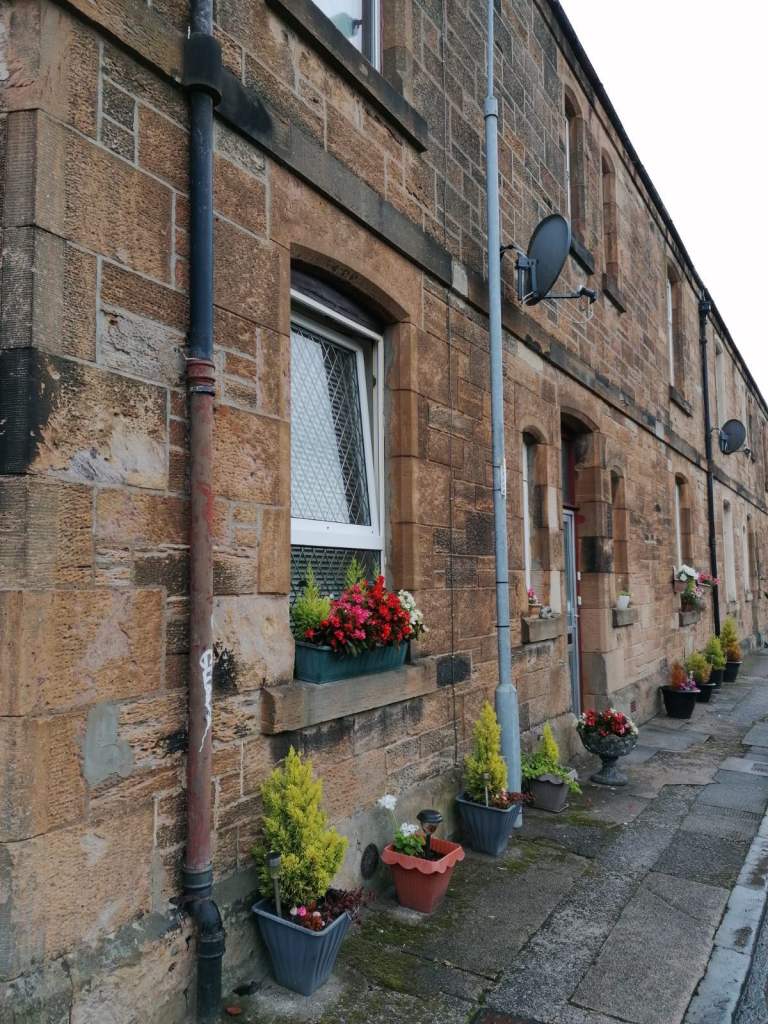 Flat High Road in Maddiston