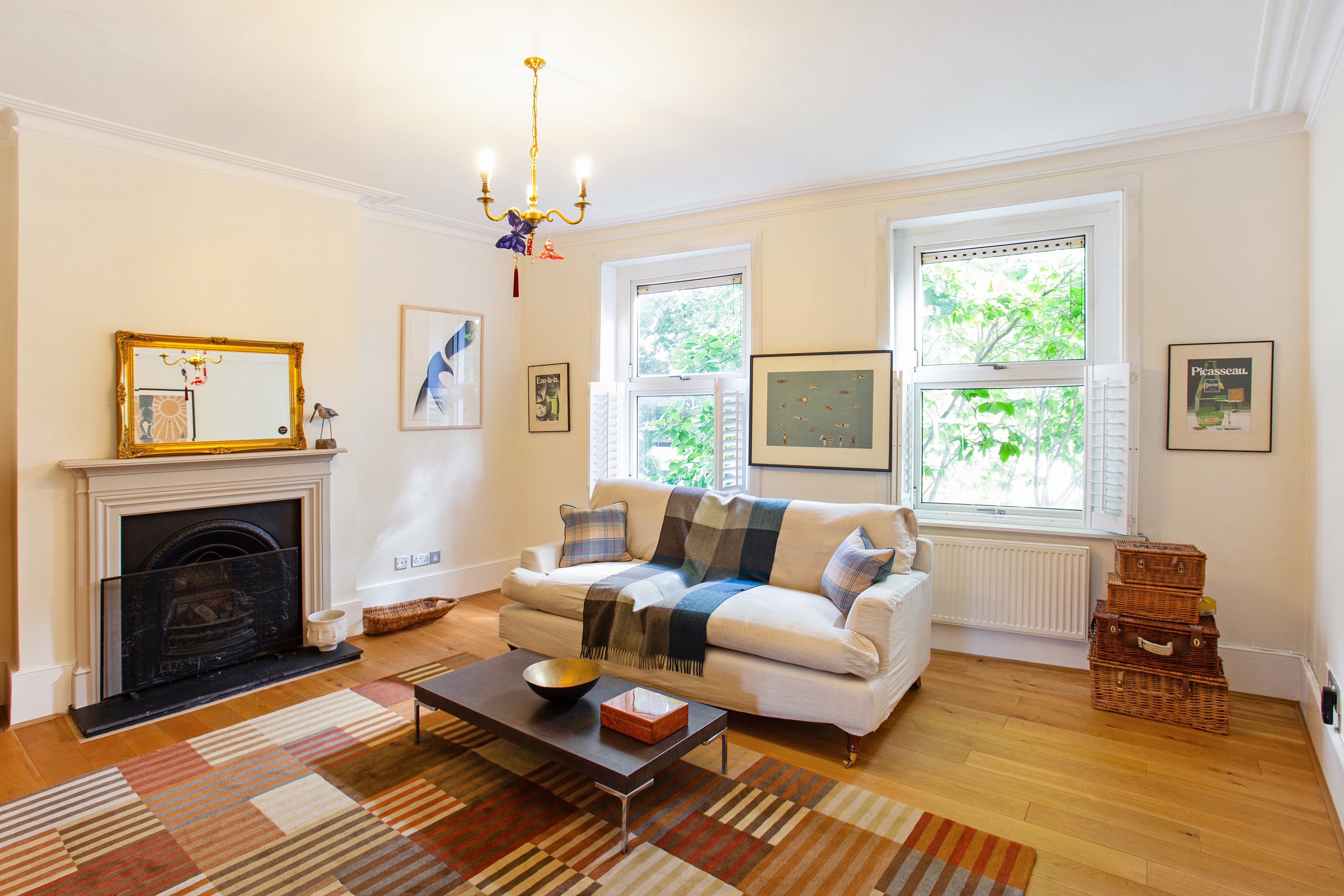 Flat Acton Lane in Greater London