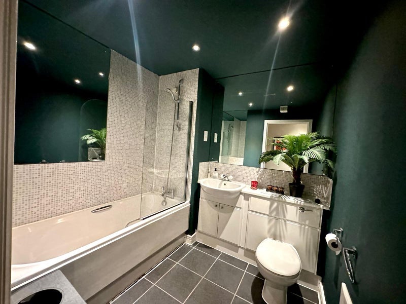 Room Erebus Drive in Greater London