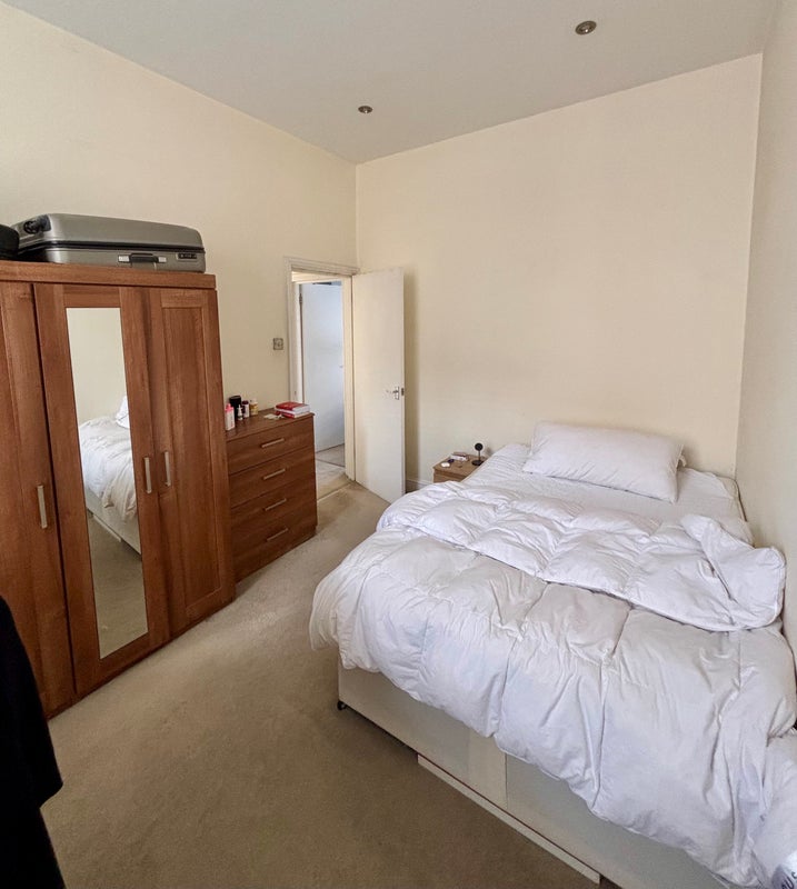 Flat Clarendon Street in City of Westminster