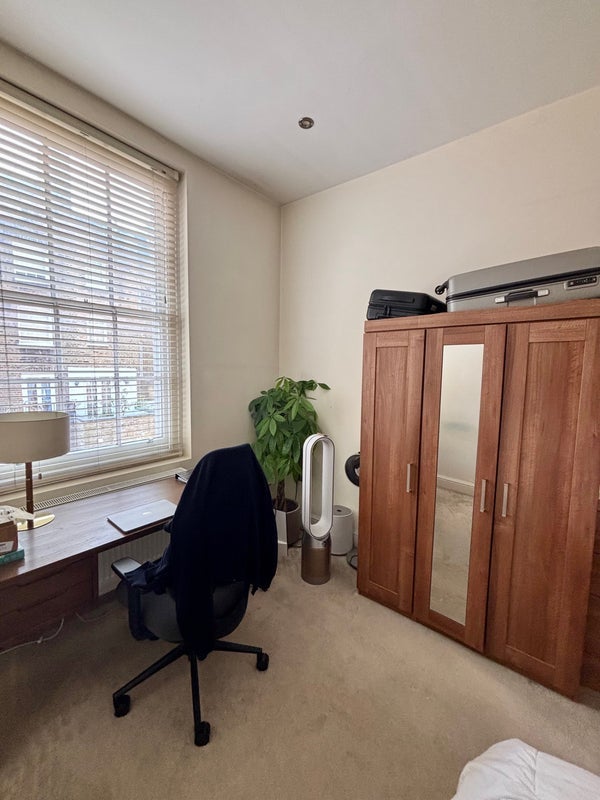 Flat Clarendon Street in City of Westminster