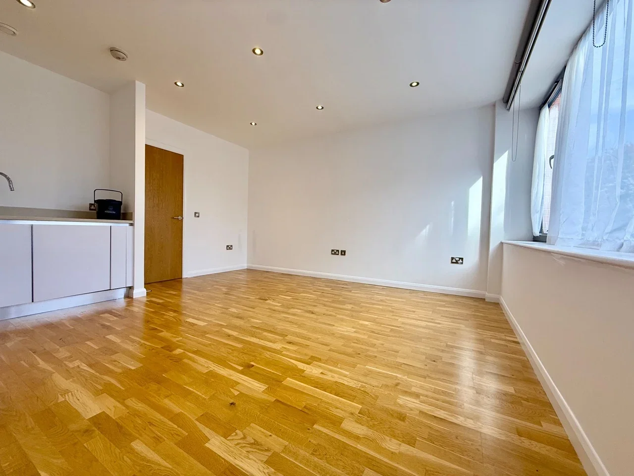 Flat Peterborough Road in Greater London