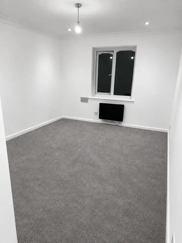 Flat Missenden Gardens in Slough