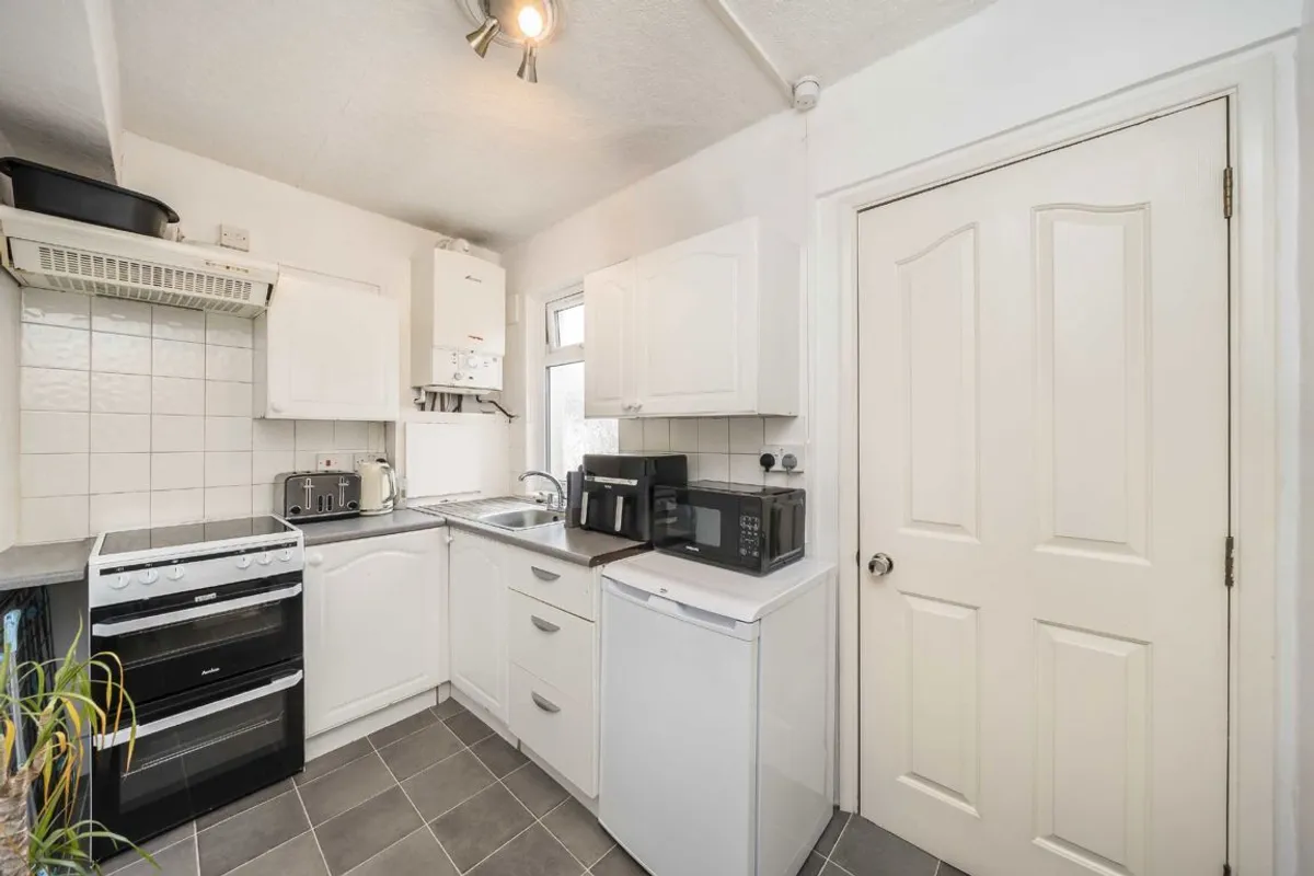 Flat Sistova Road in Greater London