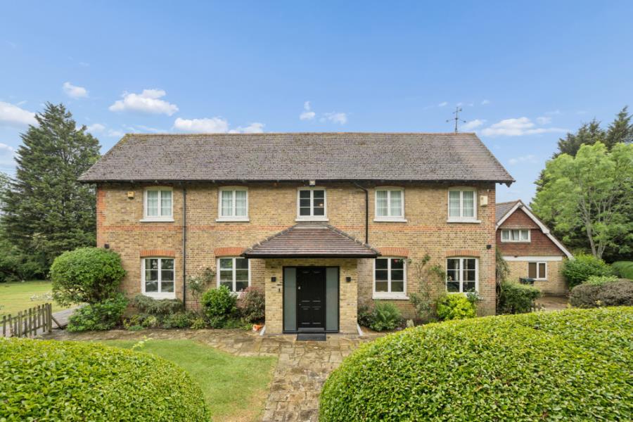 House London Road in Three Rivers