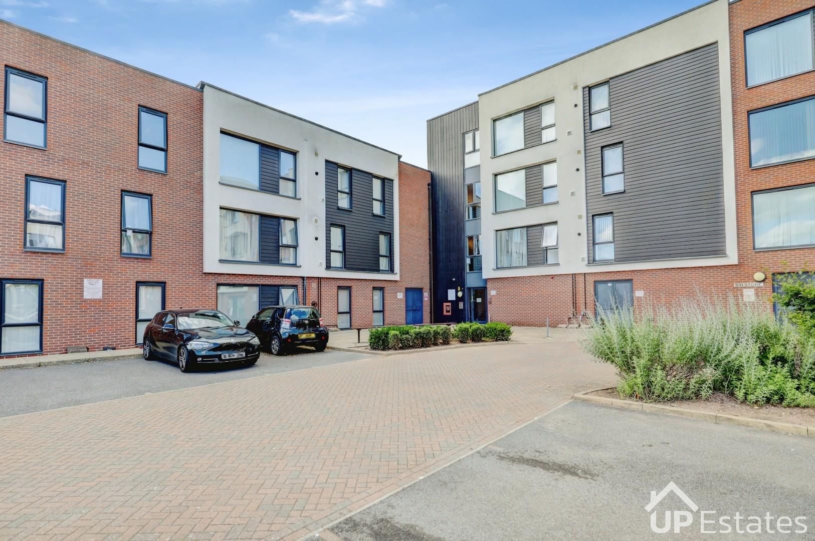 Flat Monticello Way in Coventry