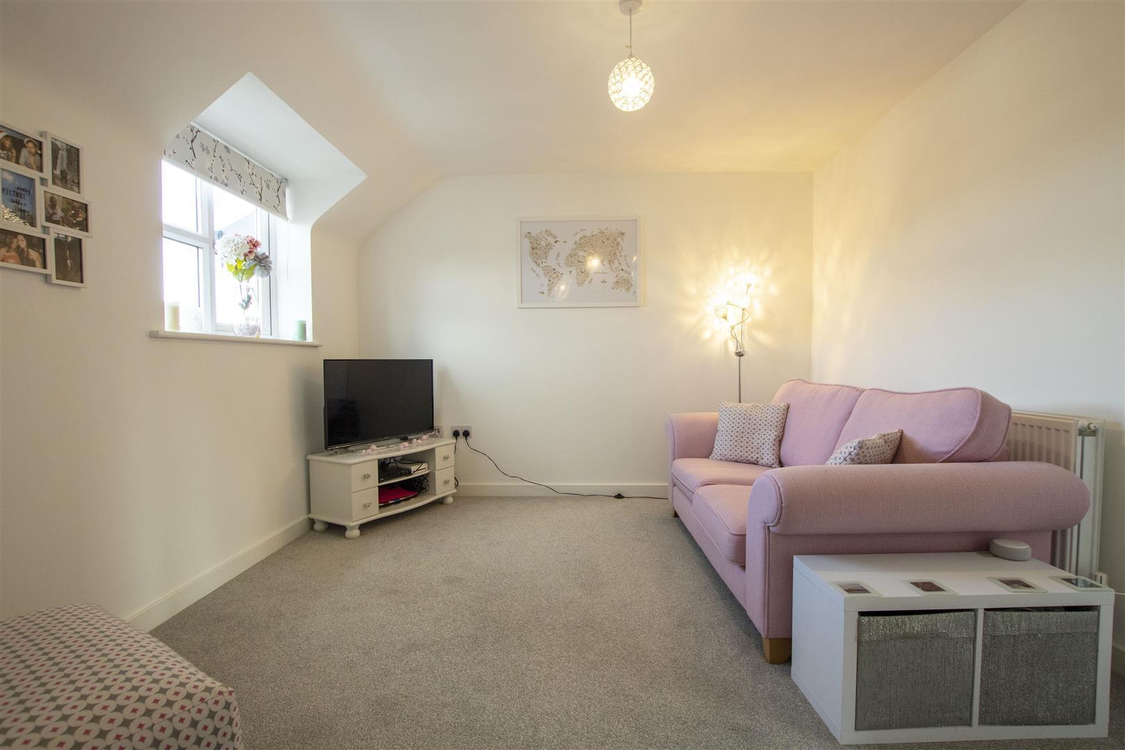 Flat Escelie Way in Birmingham