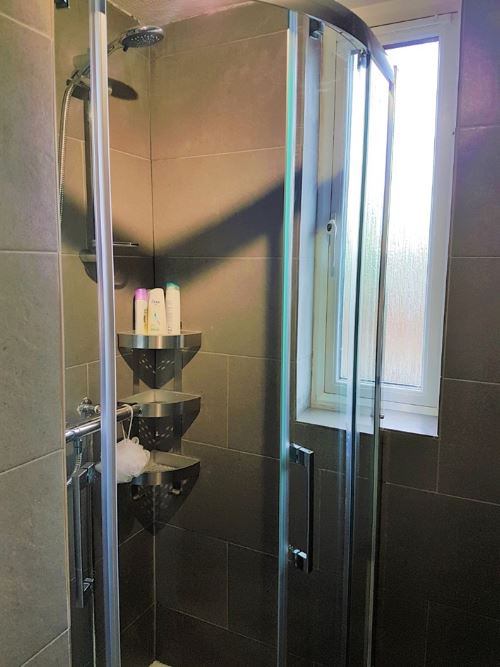 Room Lucey Way in Greater London