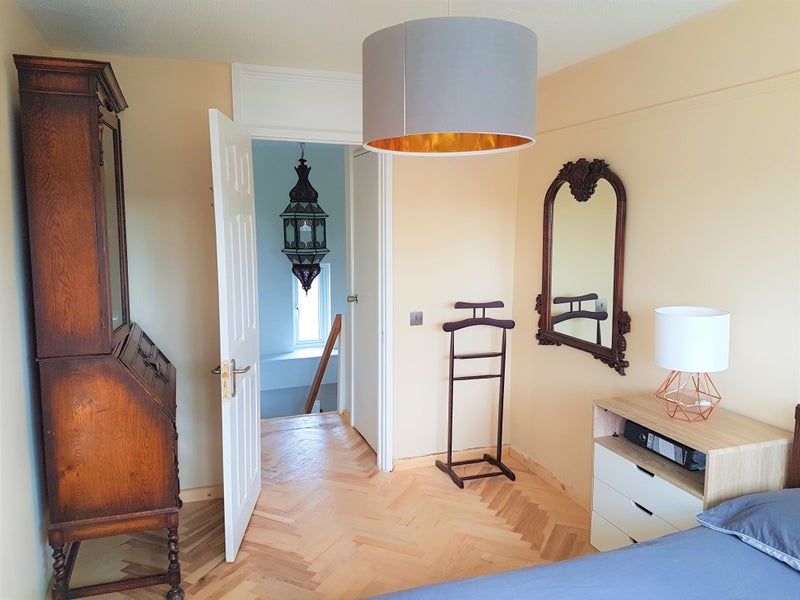 Room Lucey Way in Greater London