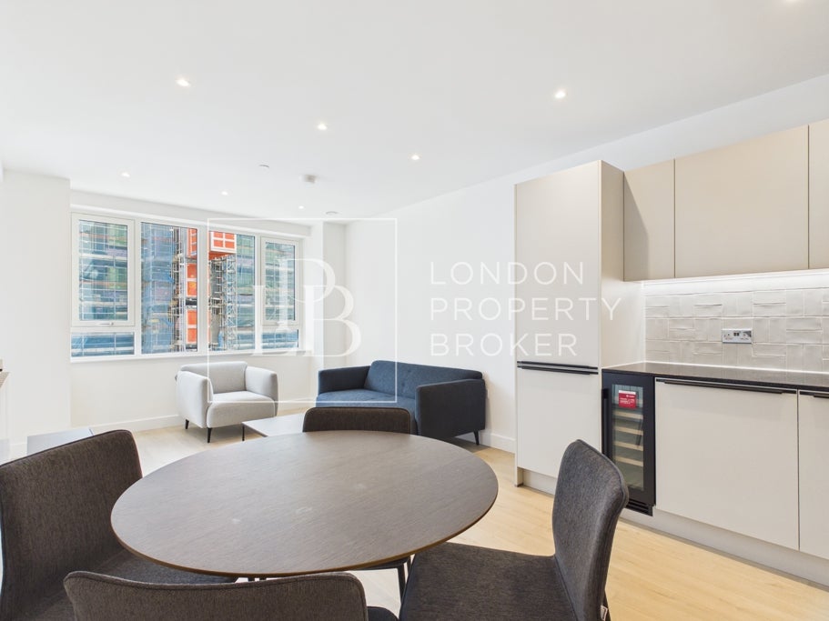 Flat Nathan Way in Greater London