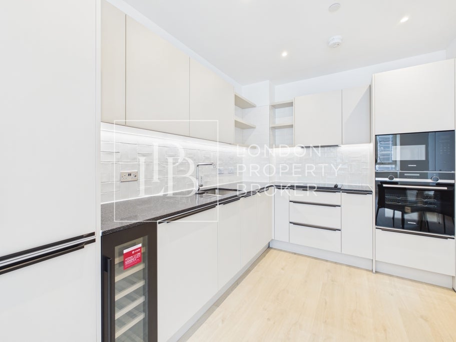 Flat Nathan Way in Greater London