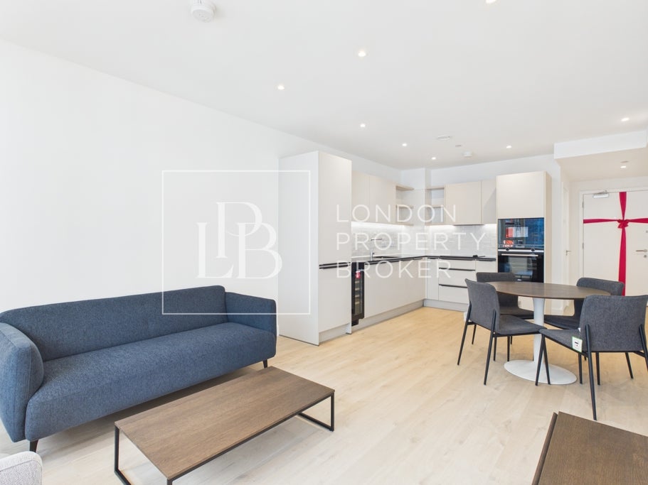 Flat Nathan Way in Greater London