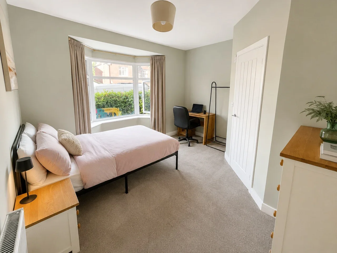 Room St Edmunds Avenue in Mansfield Woodhouse
