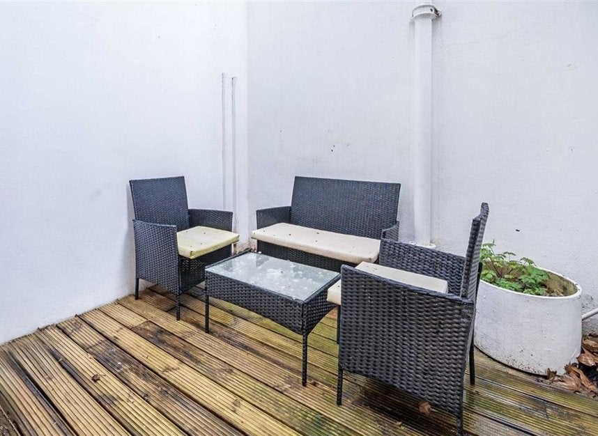Flat Launceston Place in Greater London