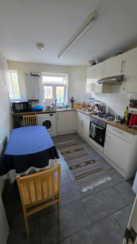 Room High Road in Greater London