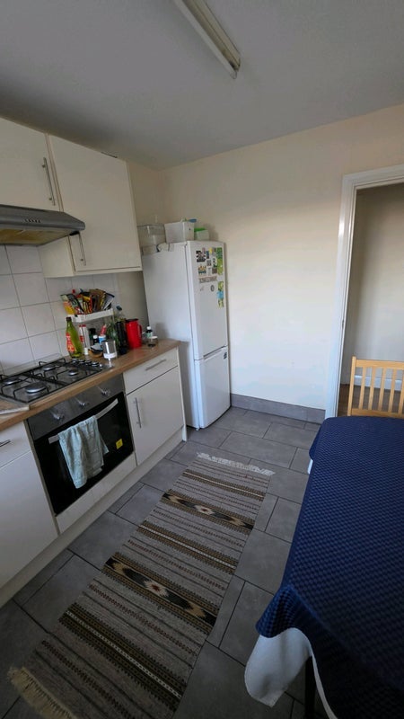 Room High Road in Greater London