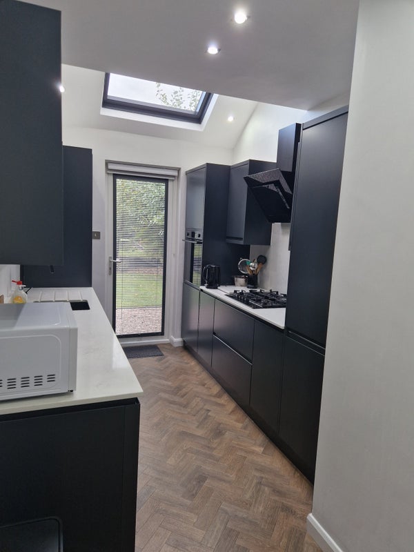Room Ashbrook Avenue in Tameside