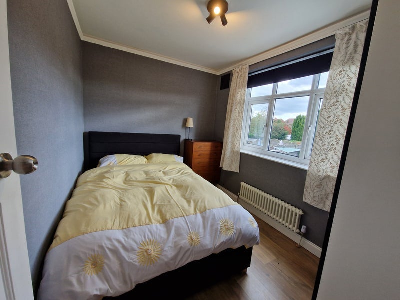 Room Ashbrook Avenue in Tameside