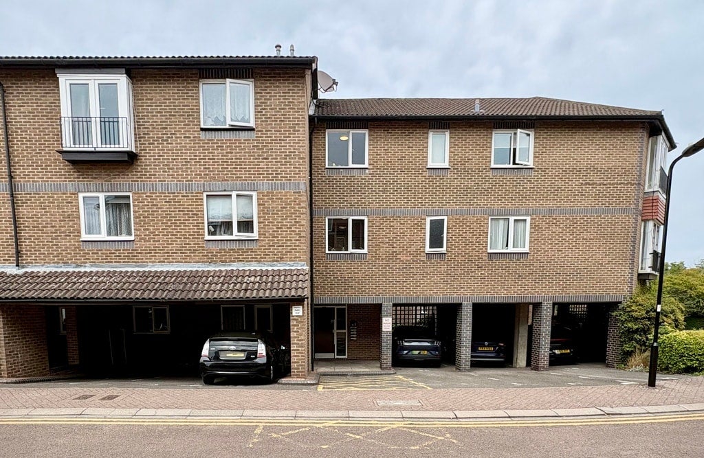 Flat Abbeyfields Close in Greater London