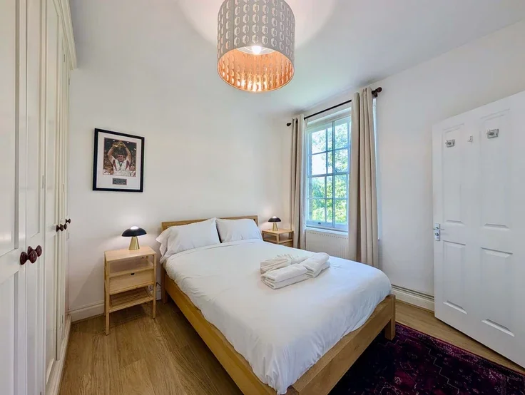 Flat Cruikshank Street in Greater London