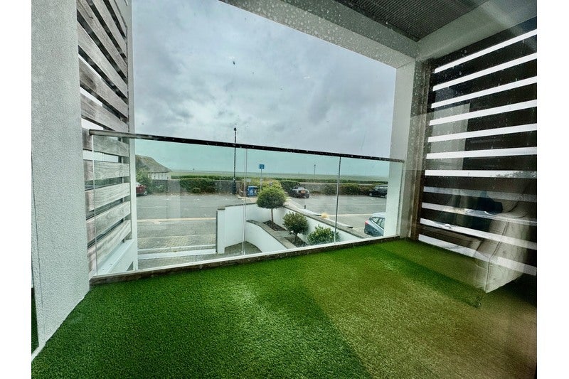 Flat Chalkwell Esplanade in Southend-on-Sea