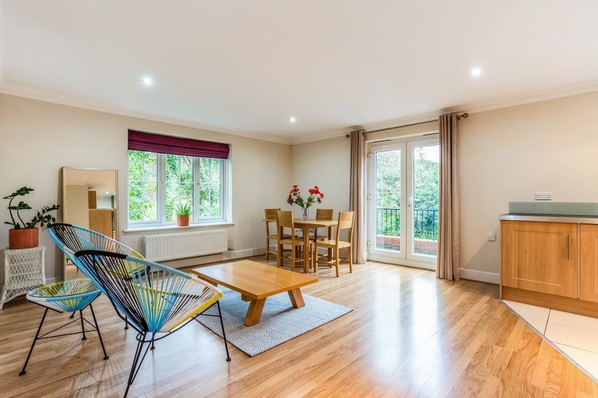 Flat London Road in Sunningdale