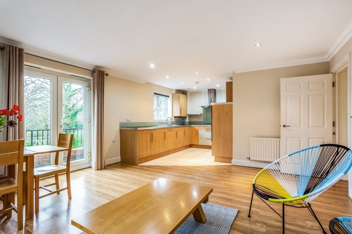 Flat London Road in Sunningdale