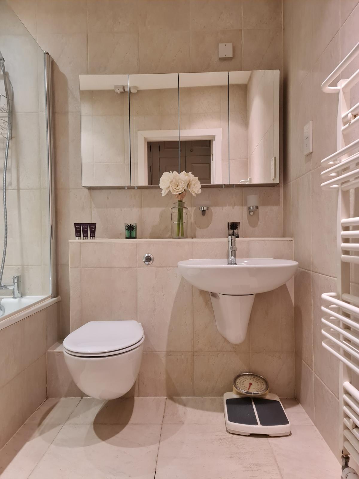 Flat Collingham Gardens in Greater London