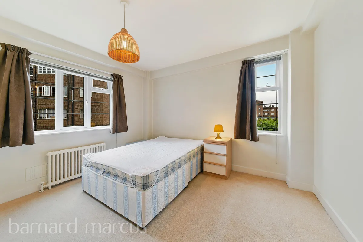Flat Chiswick Village in Greater London